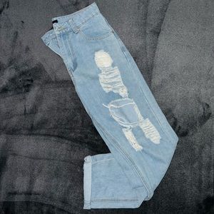 Pretty Little Thing Light-Washed Ripped Jeans